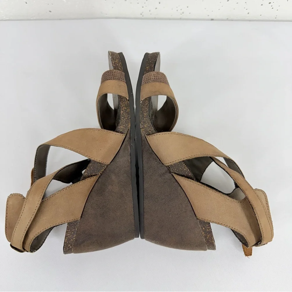 OTBT Women’s size 7.5 Taupe Freedom Wedge Strappy Sandal